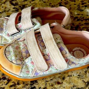 Livie and Luca's little girl sneaker 11